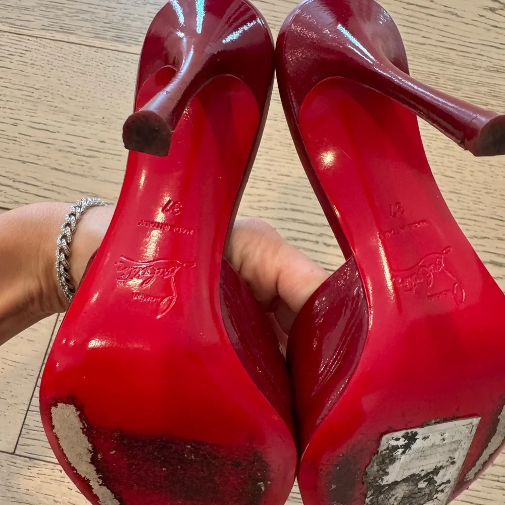 Christian Louboutin Red Patent Peep-Toedolly sandal - Picture 4 of 4